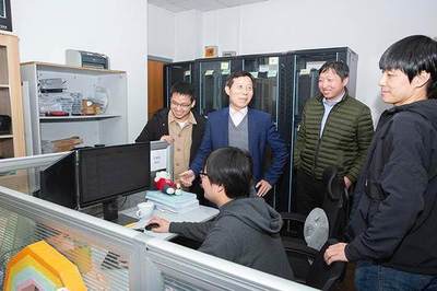 智慧防疫新突破 上海交大團隊為騰訊健康碼開發人臉識別技術，榮獲上?？萍歼M步特等獎